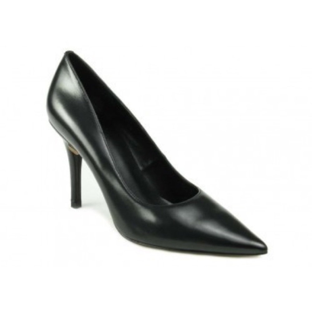 💋 NWOT Chic Kitten Heels in Black - Van Eli